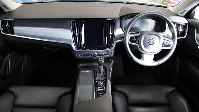 Volvo S90 T4 Momentum Plus (Park Camera, Heated Seats, Pilot Assist)