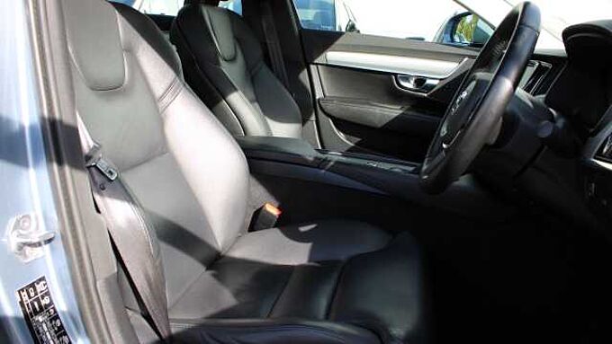 Volvo S90 T4 Momentum Plus (Park Camera, Heated Seats, Pilot Assist)