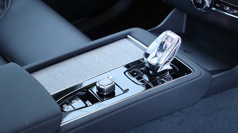 Volvo XC90 T8 AWD Ultra Bright (Bowers & Wilkins Audio, Sunroof, Massage Seats)