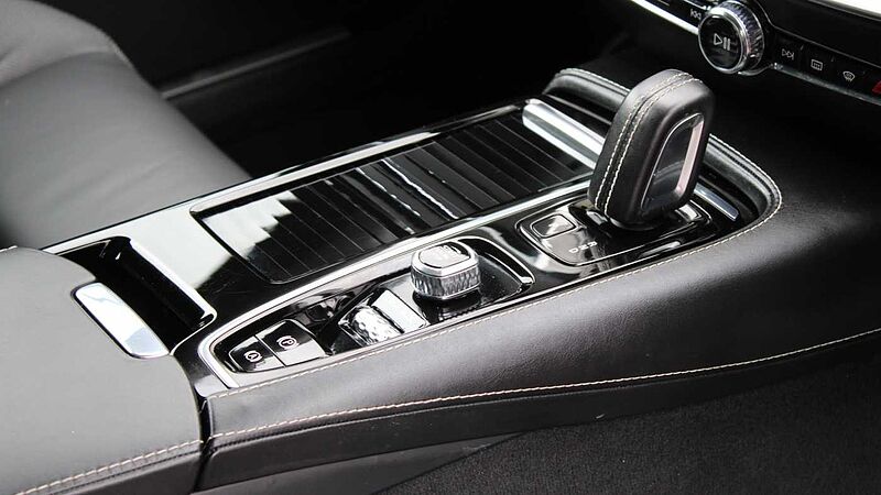 Volvo S60 T8 AWD PHEV R-Design Plus (Xenium & Winter Packs & Harman/Kardon Audio)