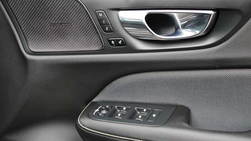 Volvo S60 T8 AWD PHEV R-Design Plus (Xenium & Winter Packs & Harman/Kardon Audio)