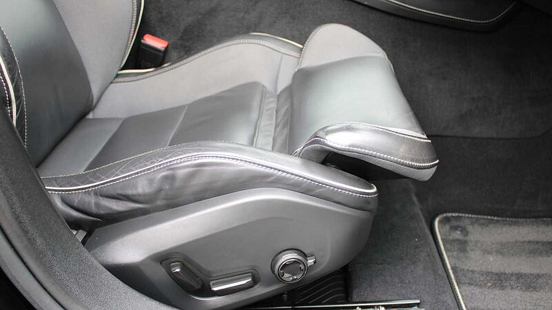 Volvo S60 T8 AWD PHEV R-Design Plus (Xenium & Winter Packs & Harman/Kardon Audio)