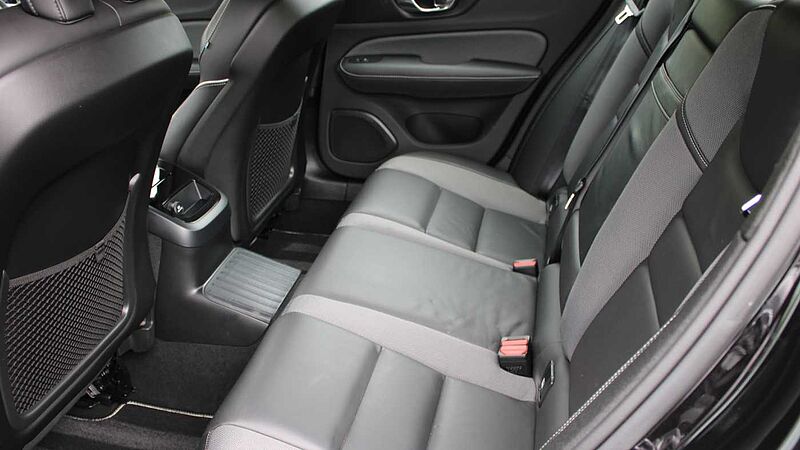 Volvo S60 T8 AWD PHEV R-Design Plus (Xenium & Winter Packs & Harman/Kardon Audio)