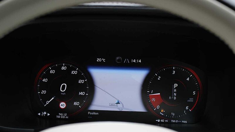 Volvo V90 Cross Country D4 AWD Pro Auto (Blond Leather, Air Suspension, Apple CarPlay, BLIS)