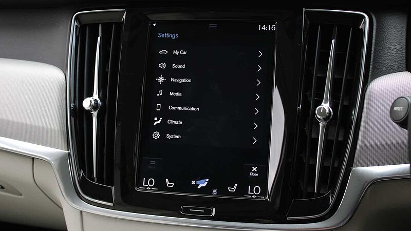 Volvo V90 Cross Country D4 AWD Pro Auto (Blond Leather, Air Suspension, Apple CarPlay, BLIS)