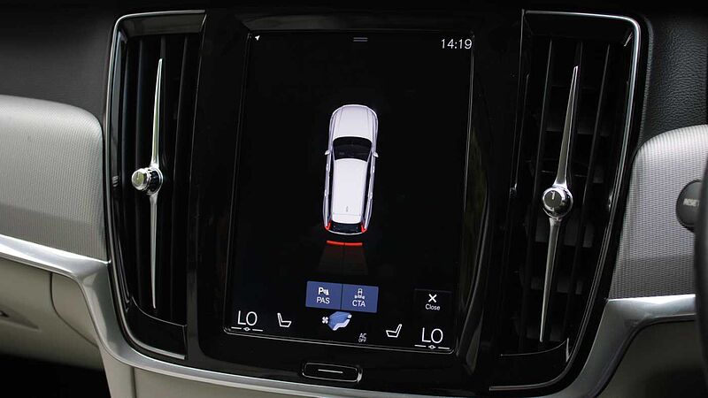 Volvo V90 Cross Country D4 AWD Pro Auto (Blond Leather, Air Suspension, Apple CarPlay, BLIS)