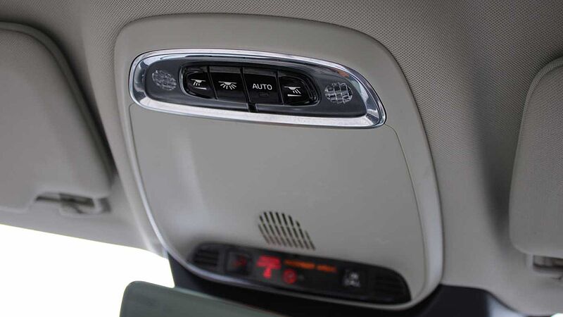 Volvo V90 Cross Country D4 AWD Pro Auto (Blond Leather, Air Suspension, Apple CarPlay, BLIS)