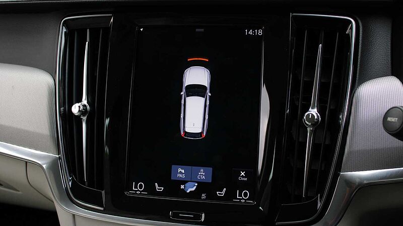 Volvo V90 Cross Country D4 AWD Pro Auto (Blond Leather, Air Suspension, Apple CarPlay, BLIS)