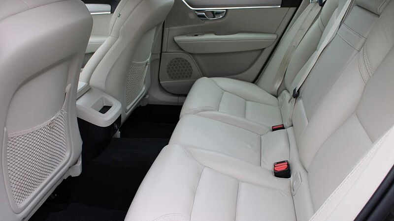 Volvo V90 Cross Country D4 AWD Pro Auto (Blond Leather, Air Suspension, Apple CarPlay, BLIS)