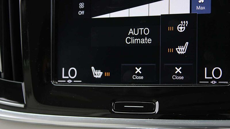 Volvo V90 Cross Country D4 AWD Pro Auto (Blond Leather, Air Suspension, Apple CarPlay, BLIS)