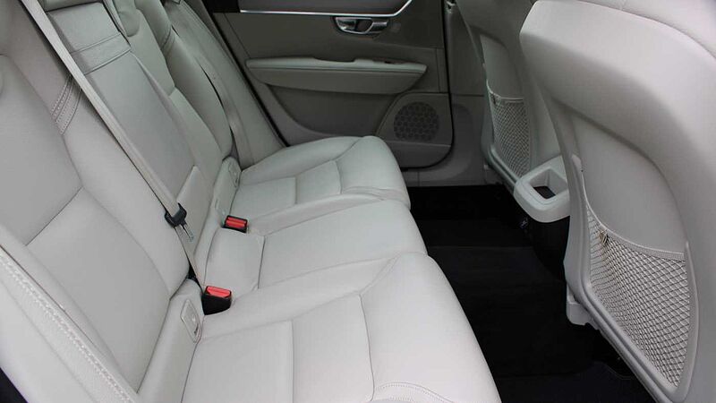 Volvo V90 Cross Country D4 AWD Pro Auto (Blond Leather, Air Suspension, Apple CarPlay, BLIS)