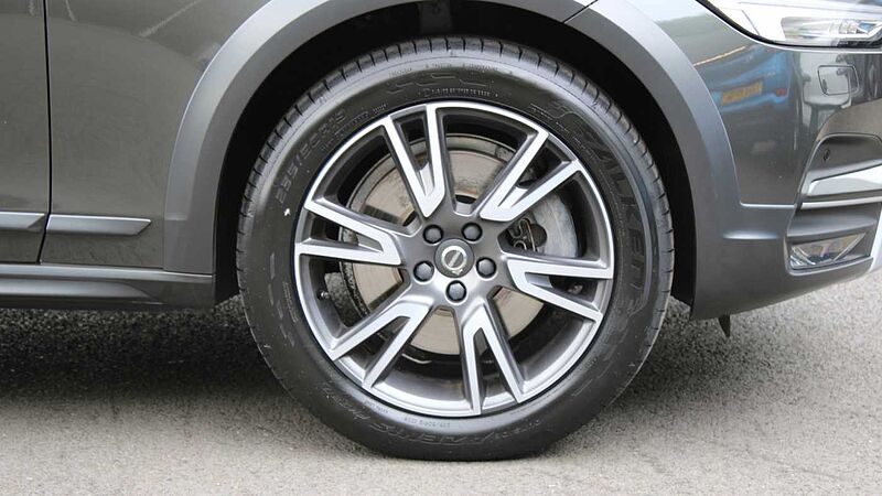 Volvo V90 Cross Country D4 AWD Pro Auto (Blond Leather, Air Suspension, Apple CarPlay, BLIS)