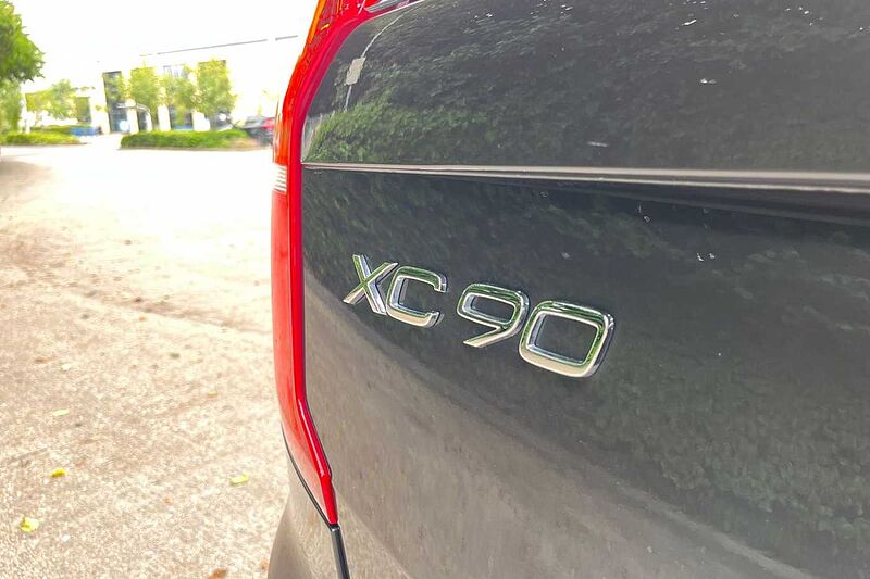 Volvo XC90 Recharge Ultimate, T8 AWD Plug-in hybrid, Electric/Petrol, Dark, 7 Seats