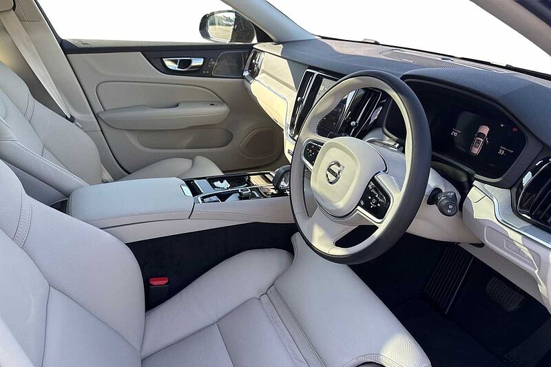 Volvo V60 Ultra, T8 AWD Plug-in hybrid, Electric/Petrol, Dark