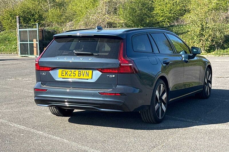 Volvo V60 Ultra, T8 AWD Plug-in hybrid, Electric/Petrol, Dark