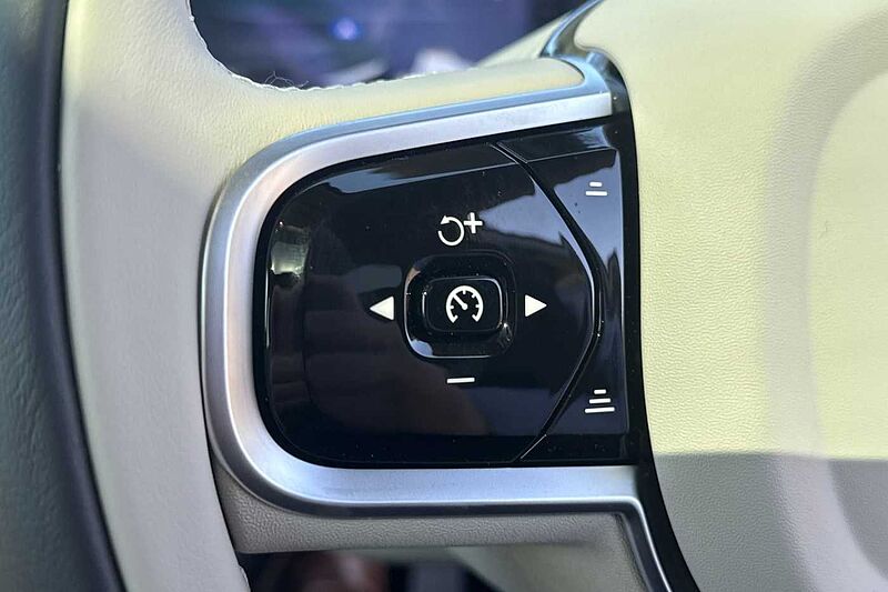 Volvo V60 Ultra, T8 AWD Plug-in hybrid, Electric/Petrol, Dark