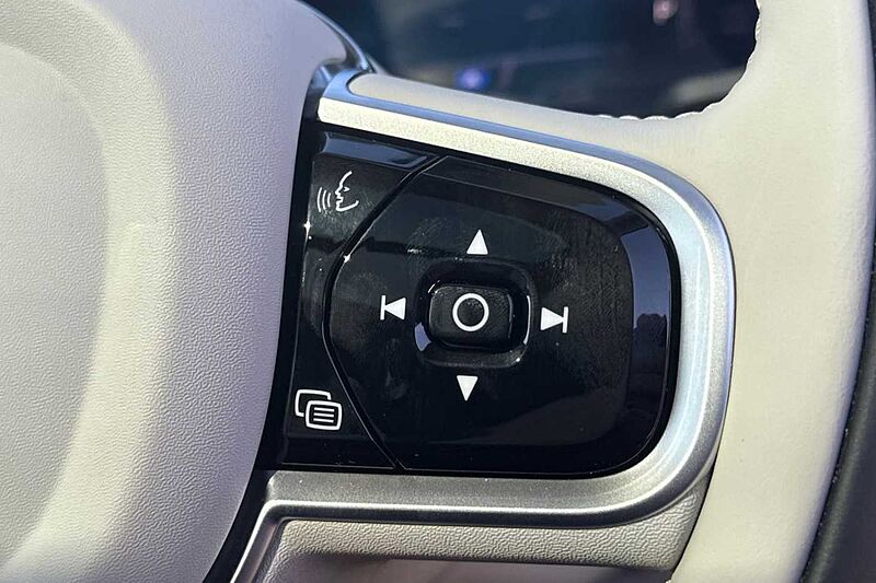 Volvo V60 Ultra, T8 AWD Plug-in hybrid, Electric/Petrol, Dark