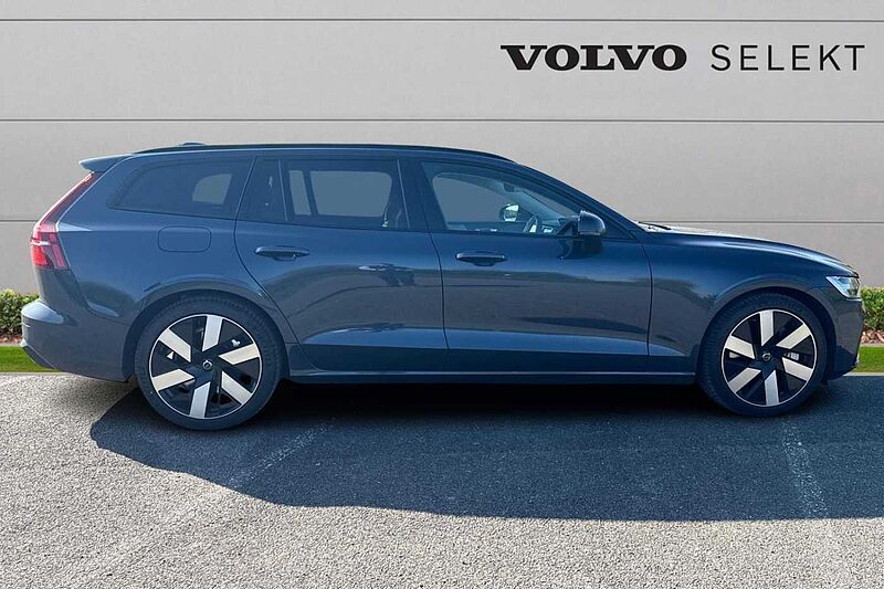 Volvo V60 Ultra, T8 AWD Plug-in hybrid, Electric/Petrol, Dark