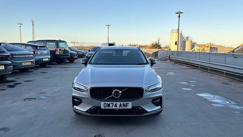 Volvo V60 Plus, B4 Mild hybrid, Petrol, Dark