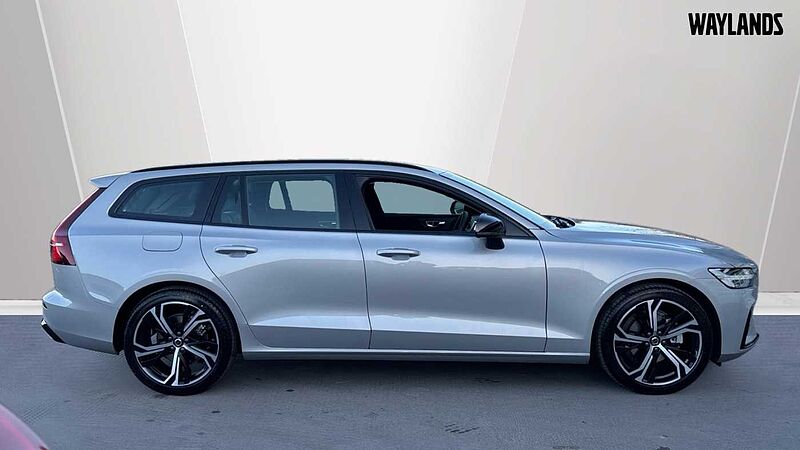 Volvo V60 Plus, B4 Mild hybrid, Petrol, Dark