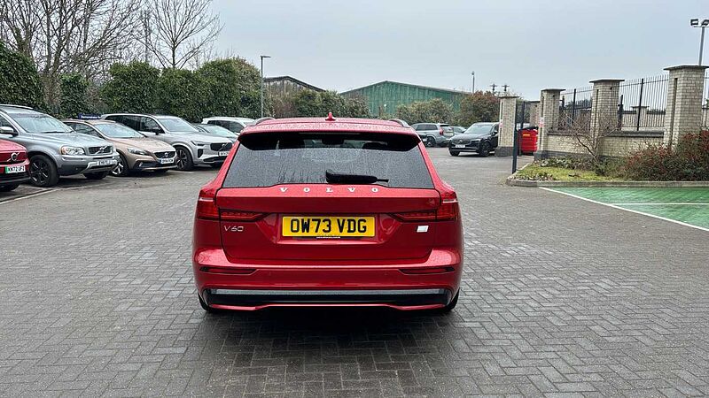 Volvo V60 Recharge Ultimate, T8 AWD Plug-in hybrid, Electric/Petrol, Dark