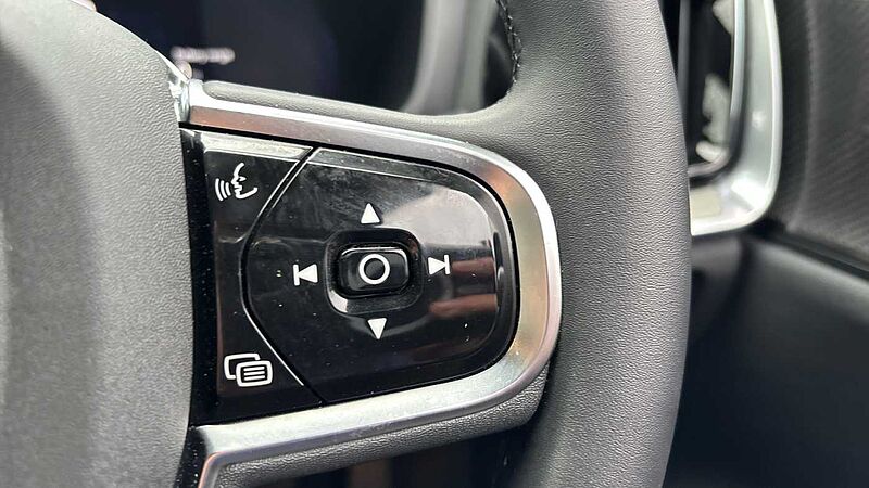 Volvo V60 Recharge Ultimate, T8 AWD Plug-in hybrid, Electric/Petrol, Dark