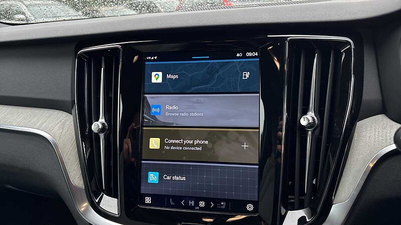 Volvo V60 Recharge Ultimate, T8 AWD Plug-in hybrid, Electric/Petrol, Dark