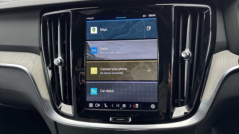 Volvo V60 Recharge Ultimate, T8 AWD Plug-in hybrid, Electric/Petrol, Dark