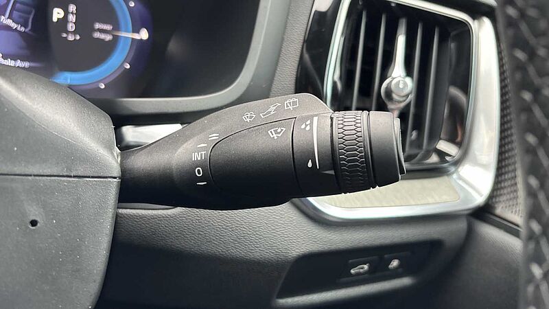 Volvo V60 Recharge Ultimate, T8 AWD Plug-in hybrid, Electric/Petrol, Dark