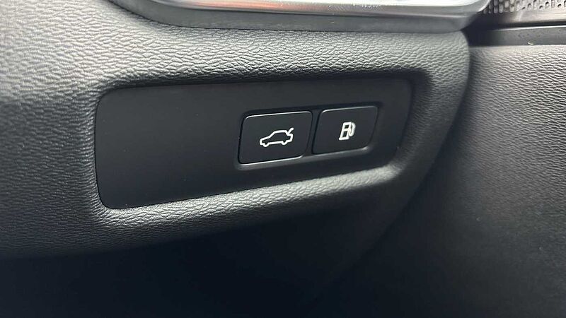 Volvo V60 Recharge Ultimate, T8 AWD Plug-in hybrid, Electric/Petrol, Dark