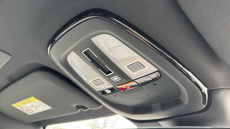 Volvo V60 Recharge Ultimate, T8 AWD Plug-in hybrid, Electric/Petrol, Dark