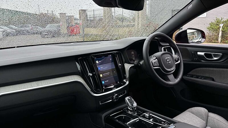 Volvo V60 Recharge Ultimate, T8 AWD Plug-in hybrid, Electric/Petrol, Dark
