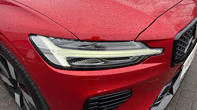 Volvo V60 Recharge Ultimate, T8 AWD Plug-in hybrid, Electric/Petrol, Dark