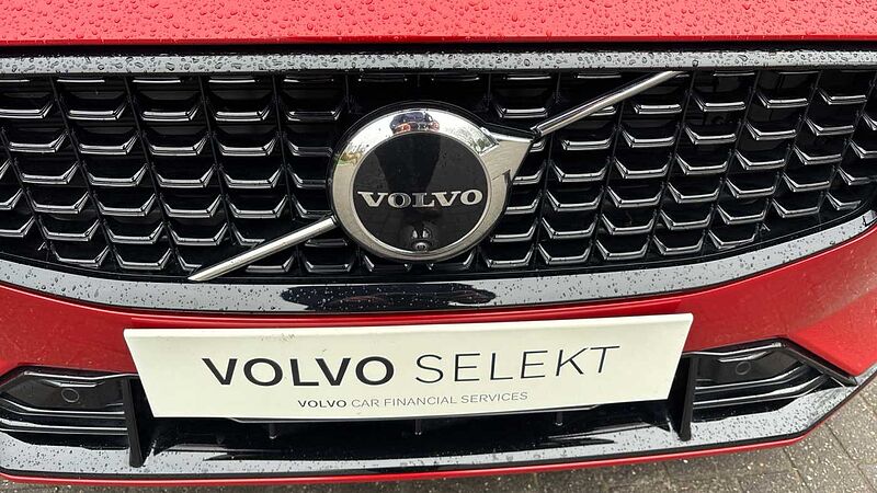 Volvo V60 Recharge Ultimate, T8 AWD Plug-in hybrid, Electric/Petrol, Dark
