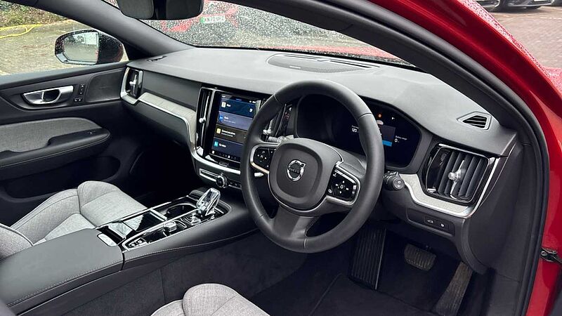 Volvo V60 Recharge Ultimate, T8 AWD Plug-in hybrid, Electric/Petrol, Dark