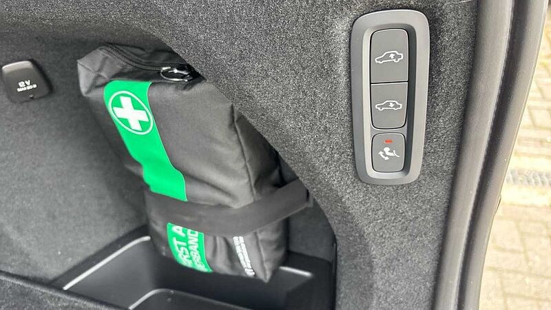 Volvo XC90 Ultra, T8 AWD Plug-in hybrid, Electric/Petrol, Bright, 7 Seats