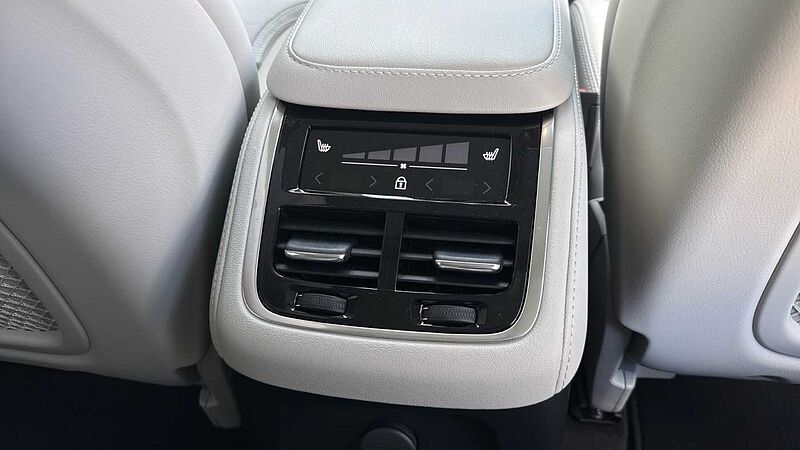 Volvo XC90 Ultra, T8 AWD Plug-in hybrid, Electric/Petrol, Dark, 7 Seats