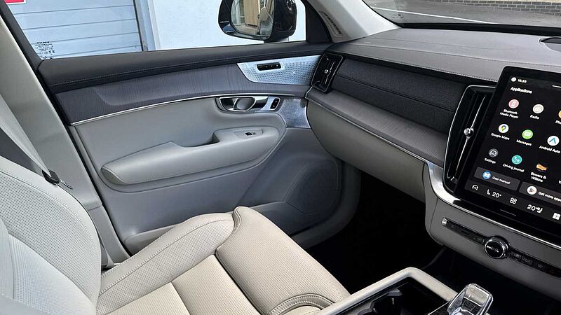 Volvo XC90 Ultra, T8 AWD Plug-in hybrid, Electric/Petrol, Dark, 7 Seats