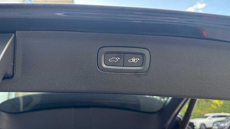 Volvo XC90 Ultra, T8 AWD Plug-in hybrid, Electric/Petrol, Dark, 7 Seats