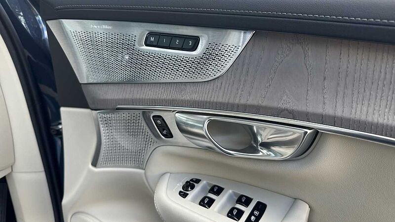 Volvo XC90 Ultra, T8 AWD Plug-in hybrid, Electric/Petrol, Dark, 7 Seats