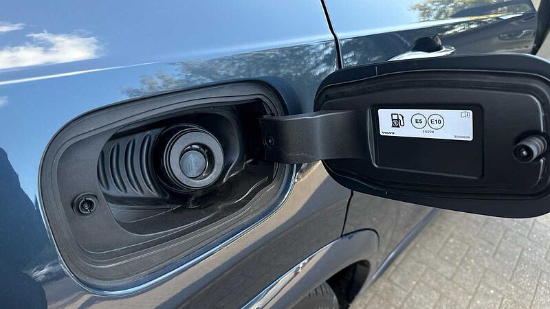 Volvo XC90 Ultra, T8 AWD Plug-in hybrid, Electric/Petrol, Dark, 7 Seats