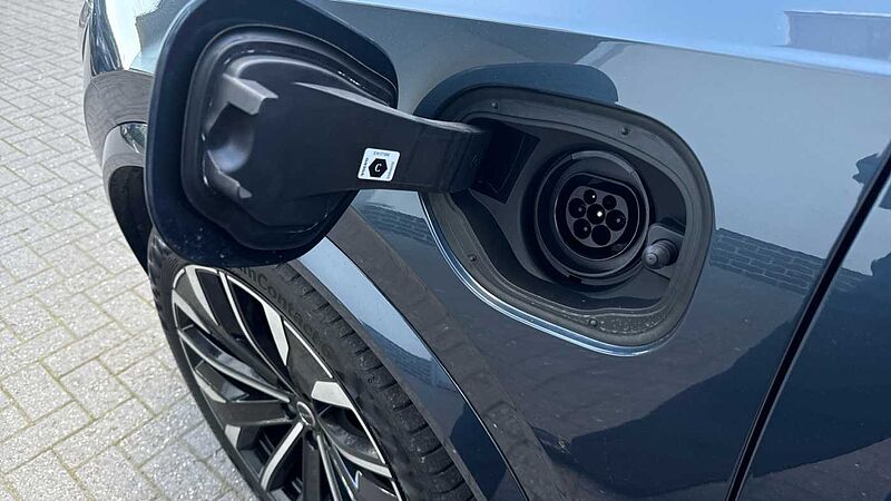 Volvo XC90 Ultra, T8 AWD Plug-in hybrid, Electric/Petrol, Dark, 7 Seats