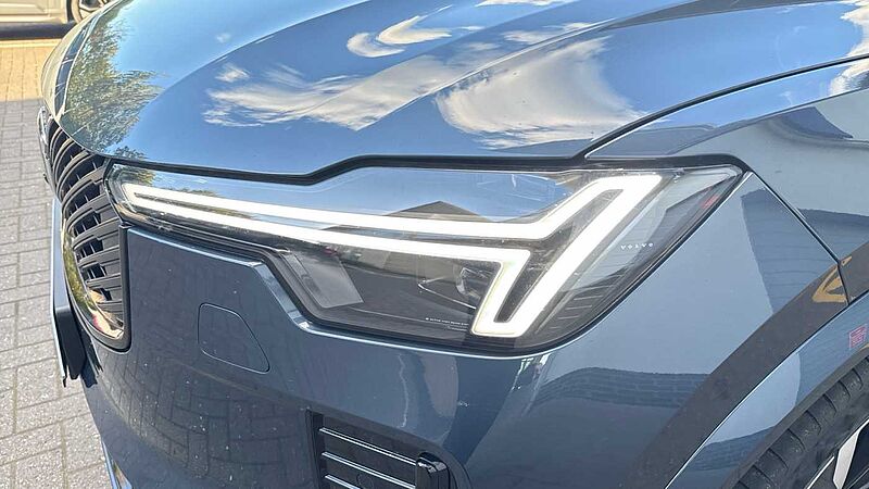 Volvo XC90 Ultra, T8 AWD Plug-in hybrid, Electric/Petrol, Dark, 7 Seats
