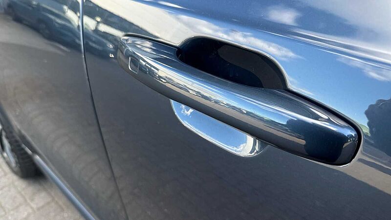 Volvo XC90 Ultra, T8 AWD Plug-in hybrid, Electric/Petrol, Dark, 7 Seats