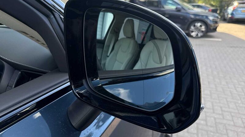 Volvo XC90 Ultra, T8 AWD Plug-in hybrid, Electric/Petrol, Dark, 7 Seats