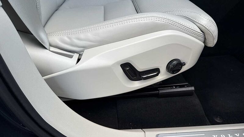 Volvo XC90 Ultra, T8 AWD Plug-in hybrid, Electric/Petrol, Dark, 7 Seats