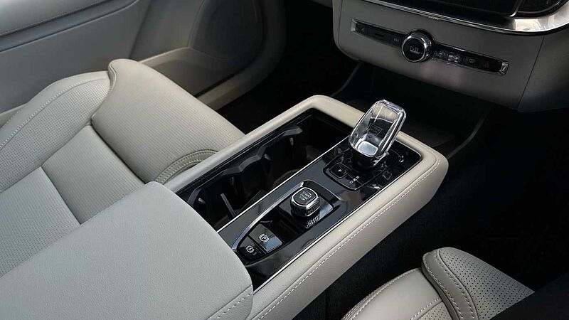Volvo XC90 Ultra, T8 AWD Plug-in hybrid, Electric/Petrol, Dark, 7 Seats