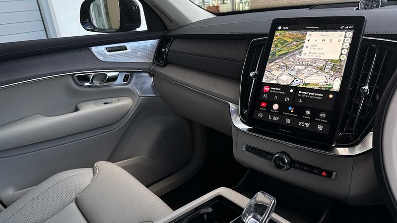 Volvo XC90 Ultra, T8 AWD Plug-in hybrid, Electric/Petrol, Dark, 7 Seats