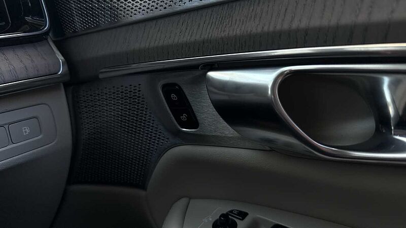 Volvo XC90 Ultra, T8 AWD Plug-in hybrid, Electric/Petrol, Dark, 7 Seats