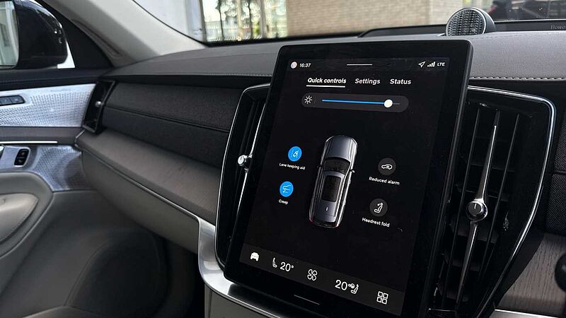 Volvo XC90 Ultra, T8 AWD Plug-in hybrid, Electric/Petrol, Dark, 7 Seats